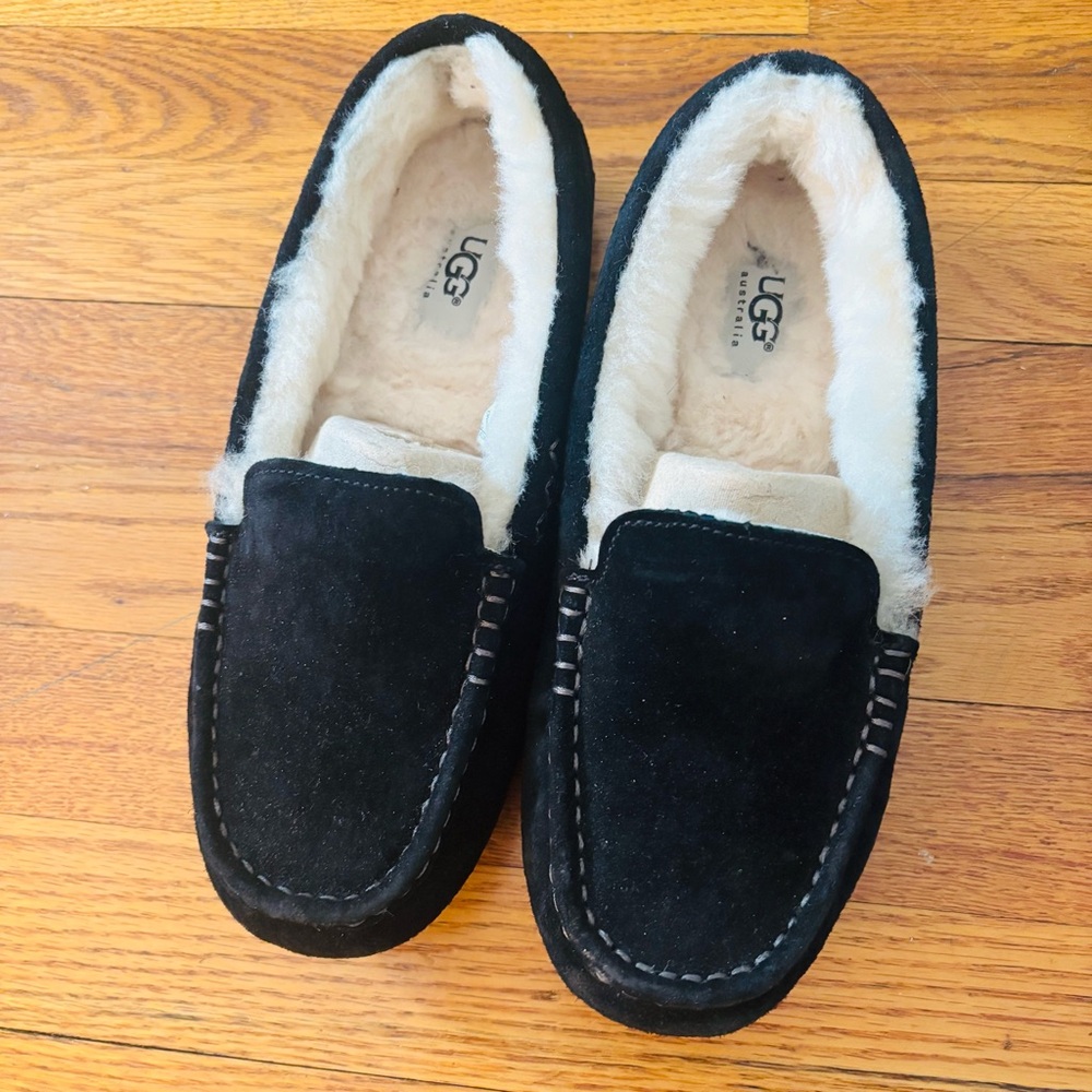 UGG Women’s Black Suede Loafers with Cream Lining. Size 8